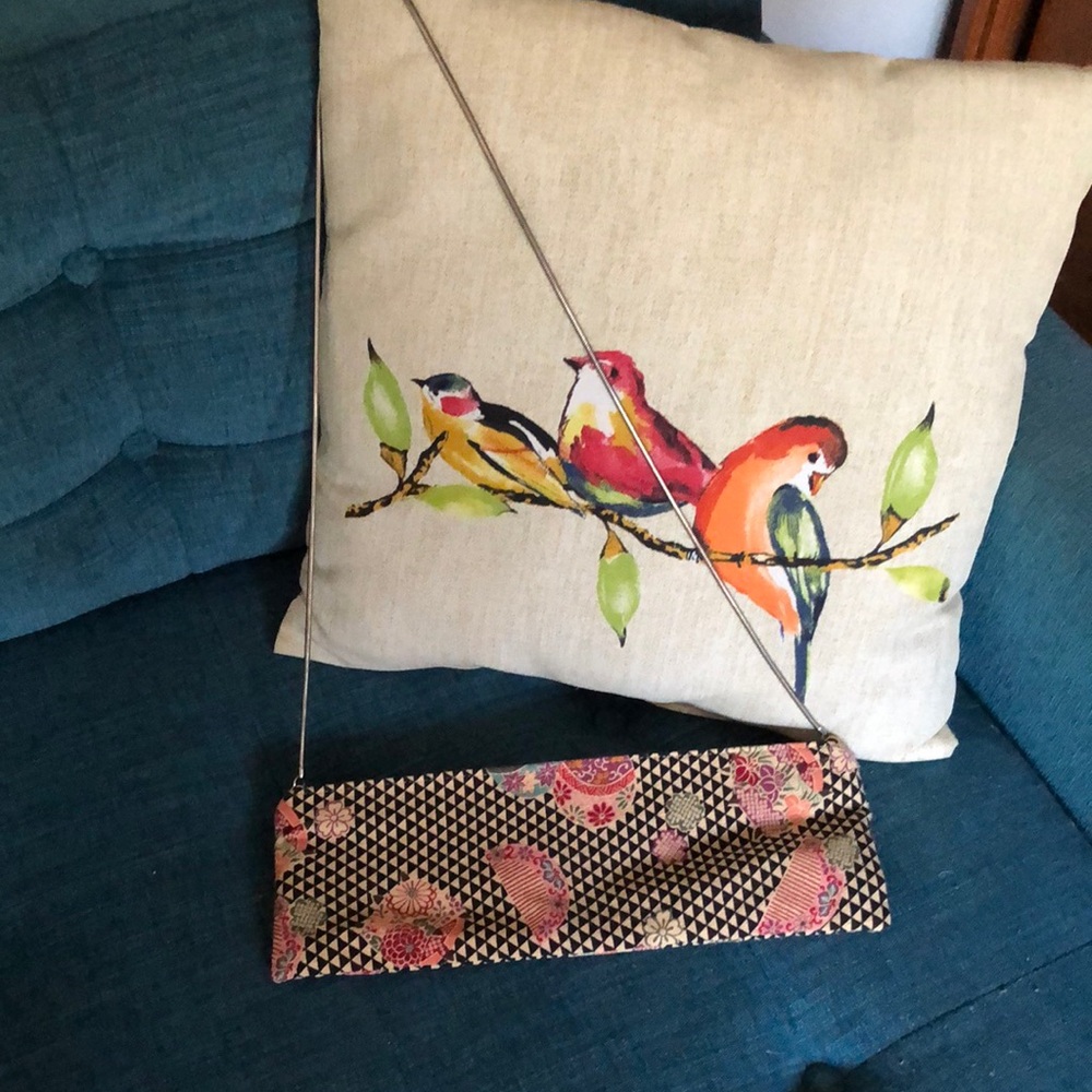 Floral Patterned Clutch with Birds Pillow